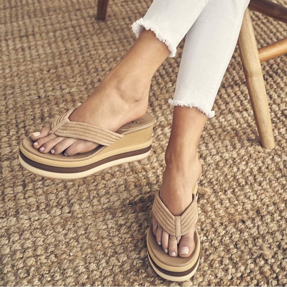 VINCE CAMUTO Perseena Tan Suede Platform Thong Flip Flop Sandals